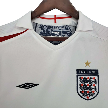 https://cdn.shopify.com/s/files/1/0826/7228/8075/files/20052007-england-home-retro-kit-888824.webp?v=1741197042