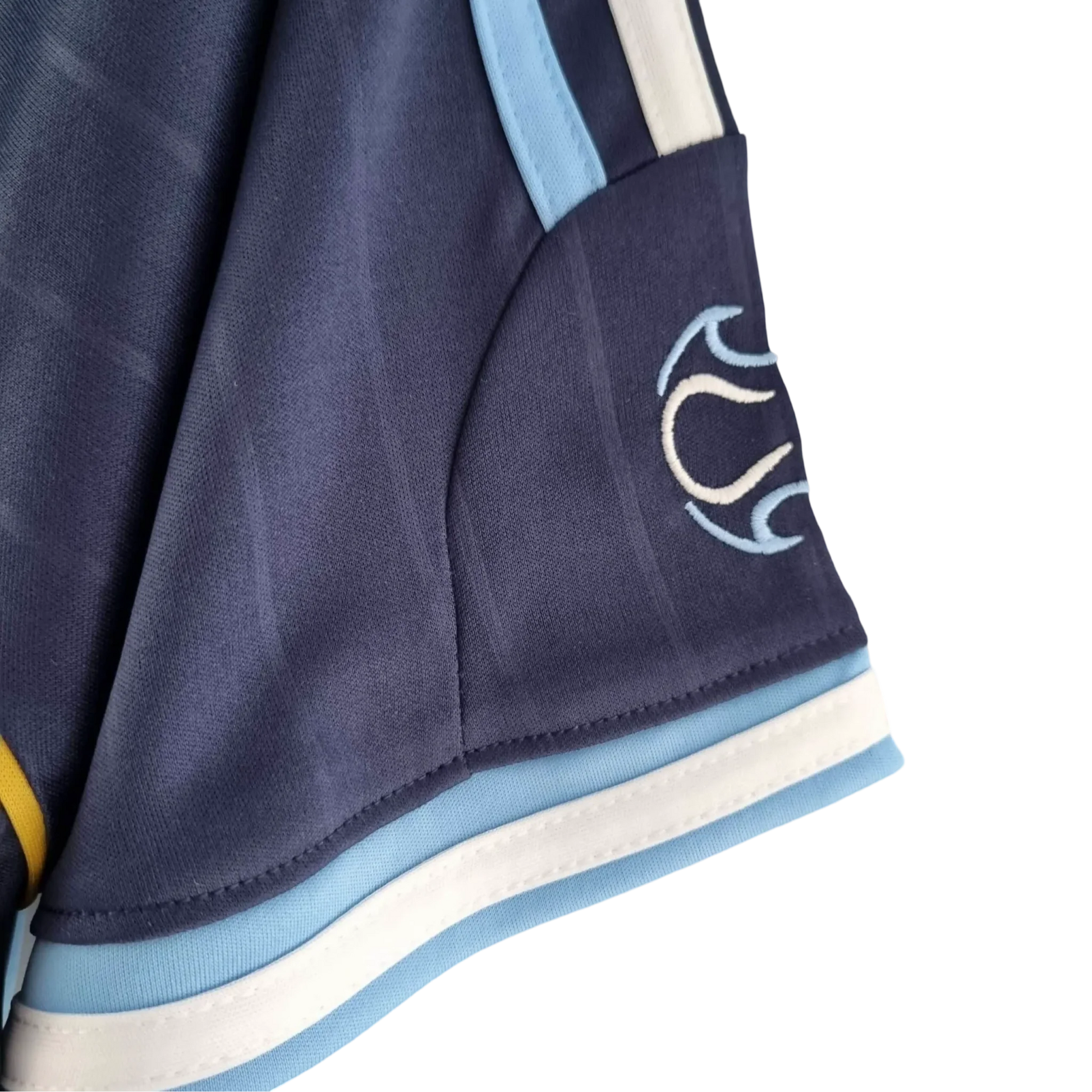 https://cdn.shopify.com/s/files/1/0826/7228/8075/files/2006-argentina-away-retro-kit-191287.webp?v=1741197283