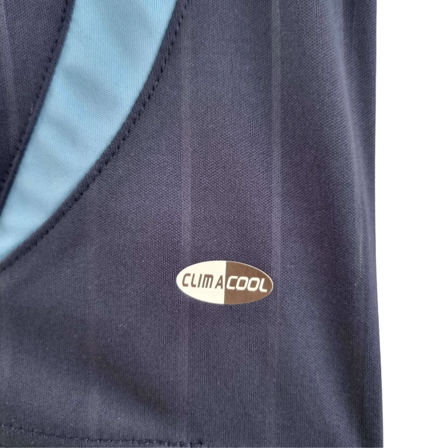 https://cdn.shopify.com/s/files/1/0826/7228/8075/files/2006-argentina-away-retro-kit-312586.webp?v=1741197283