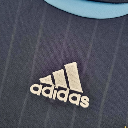 https://cdn.shopify.com/s/files/1/0826/7228/8075/files/2006-argentina-away-retro-kit-477748.webp?v=1741197281