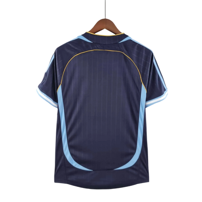 https://cdn.shopify.com/s/files/1/0826/7228/8075/files/2006-argentina-away-retro-kit-569992.webp?v=1741197281