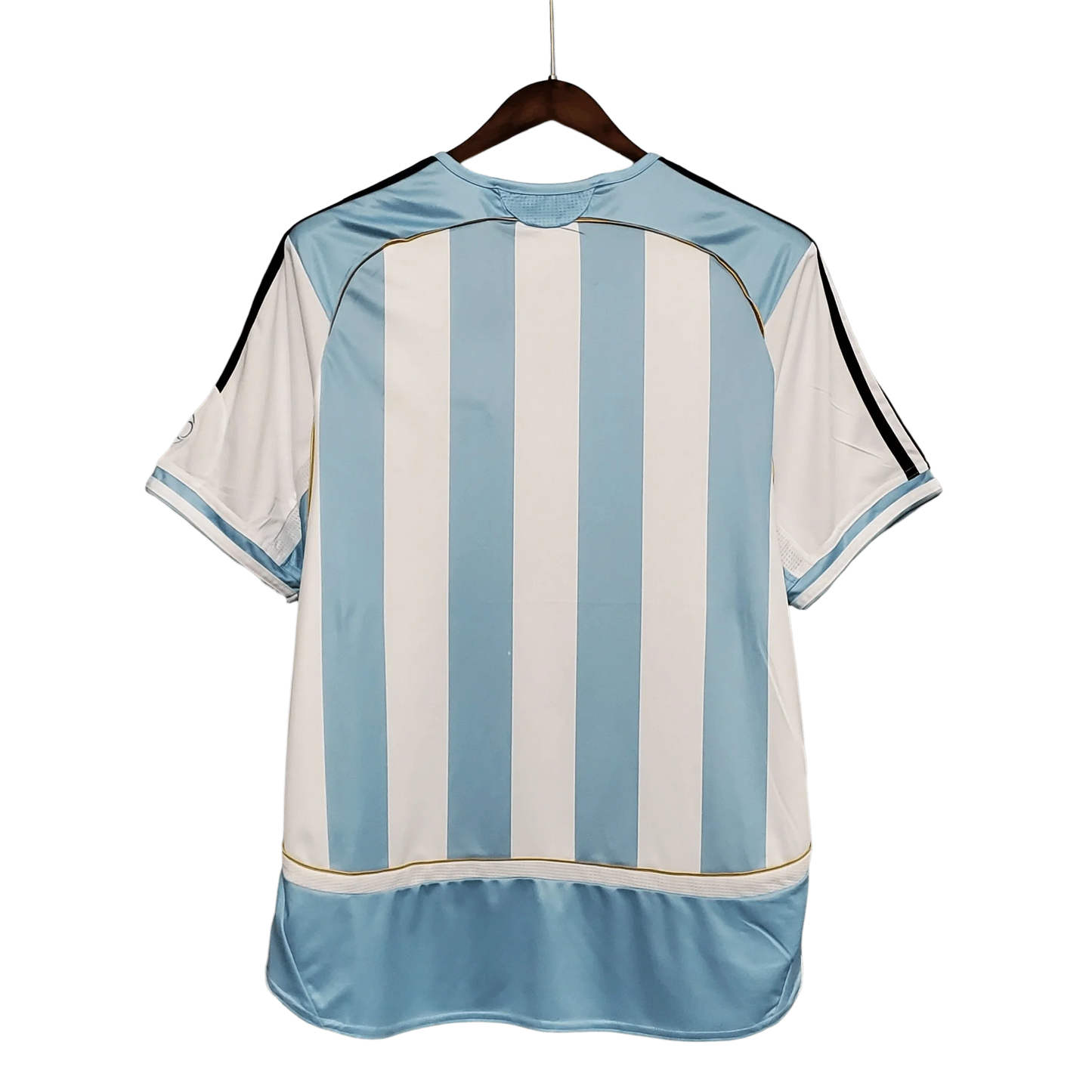 https://cdn.shopify.com/s/files/1/0826/7228/8075/files/2006-argentina-world-cup-home-retro-kit-classickits433-696256.webp?v=1741198778