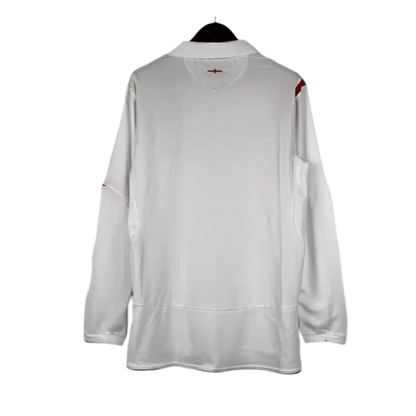 https://cdn.shopify.com/s/files/1/0826/7228/8075/files/2006-england-home-retro-kit-long-sleeves-438128.webp?v=1741196949