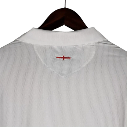 https://cdn.shopify.com/s/files/1/0826/7228/8075/files/2006-england-home-retro-kit-long-sleeves-737484.webp?v=1741196947
