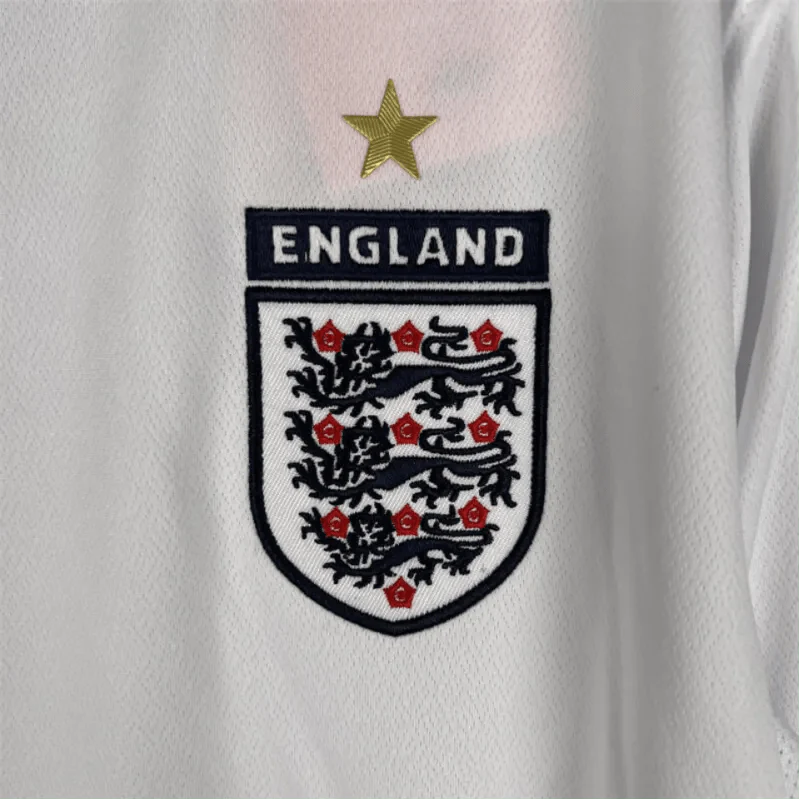 https://cdn.shopify.com/s/files/1/0826/7228/8075/files/2006-england-home-retro-kit-long-sleeves-749414.webp?v=1741196949
