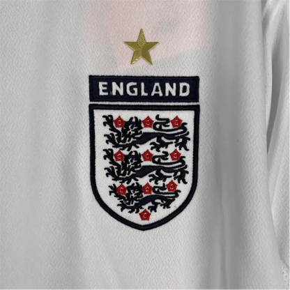 https://cdn.shopify.com/s/files/1/0826/7228/8075/files/2006-england-home-retro-kit-long-sleeves-749414.webp?v=1741196949