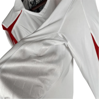https://cdn.shopify.com/s/files/1/0826/7228/8075/files/2006-england-home-retro-kit-long-sleeves-939365.webp?v=1741196950