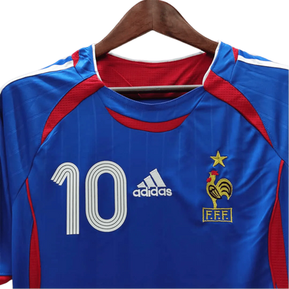 https://cdn.shopify.com/s/files/1/0826/7228/8075/files/2006-france-world-cup-home-retro-jersey-885931.webp?v=1741198514