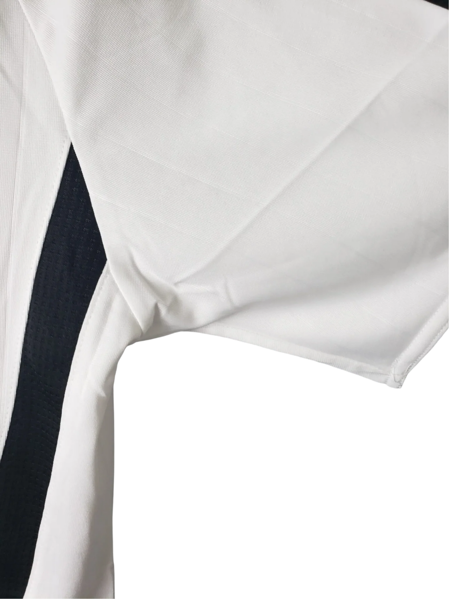 https://cdn.shopify.com/s/files/1/0826/7228/8075/files/2006-germany-world-cup-retro-kit-152838.webp?v=1741197028