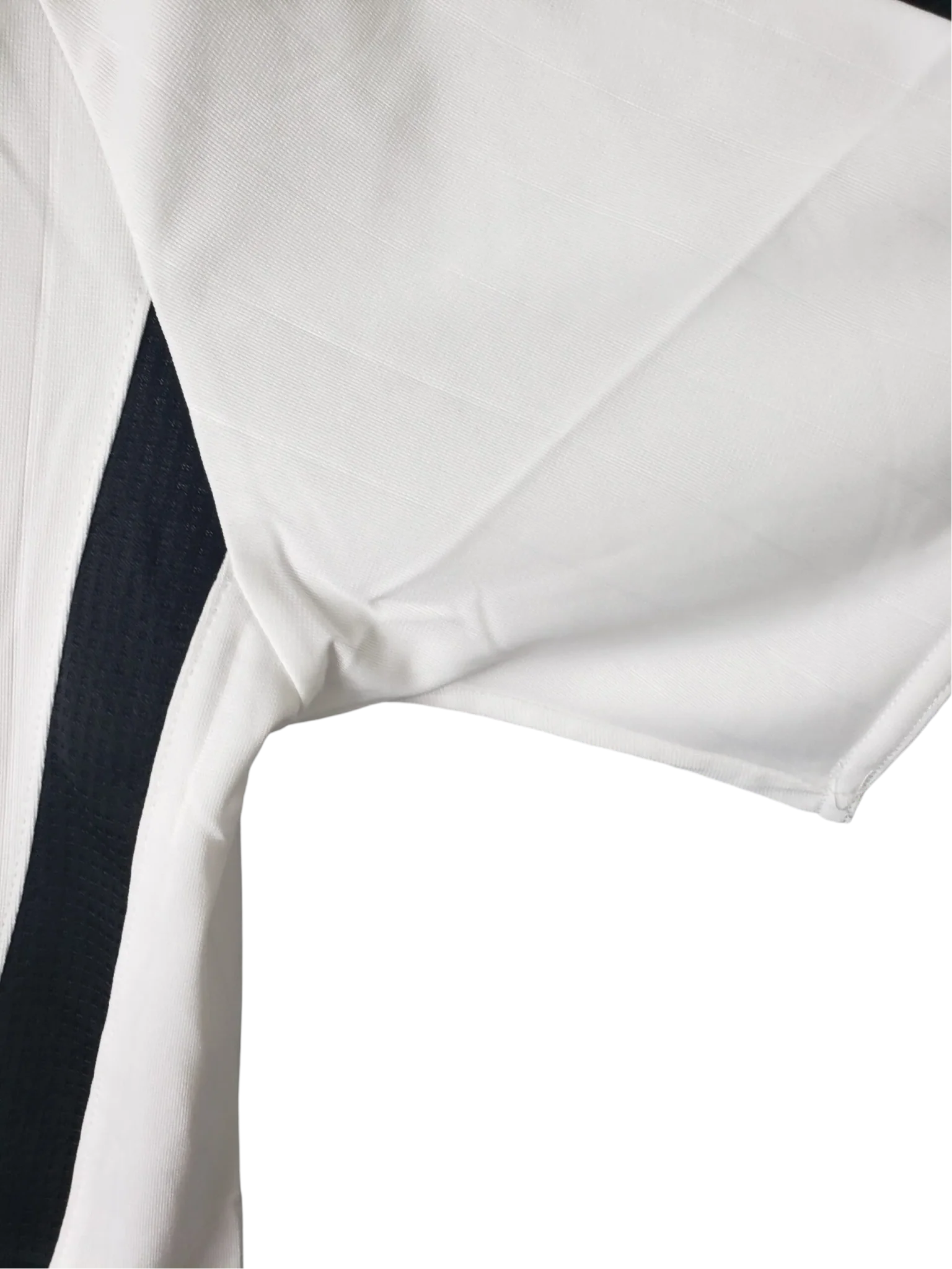 https://cdn.shopify.com/s/files/1/0826/7228/8075/files/2006-germany-world-cup-retro-kit-152838.webp?v=1741197028