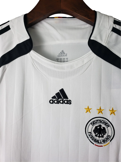 https://cdn.shopify.com/s/files/1/0826/7228/8075/files/2006-germany-world-cup-retro-kit-409066.webp?v=1741197030
