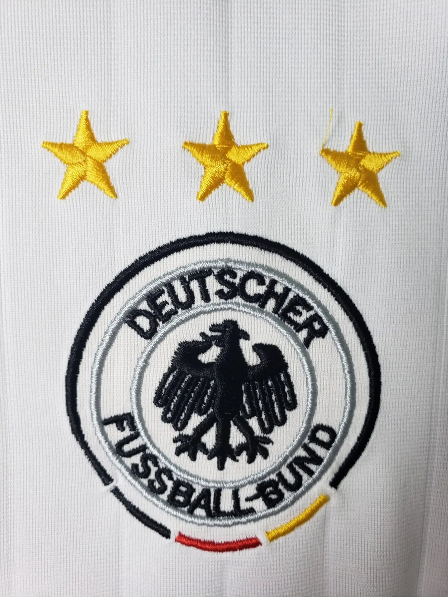 https://cdn.shopify.com/s/files/1/0826/7228/8075/files/2006-germany-world-cup-retro-kit-742176.webp?v=1741197031