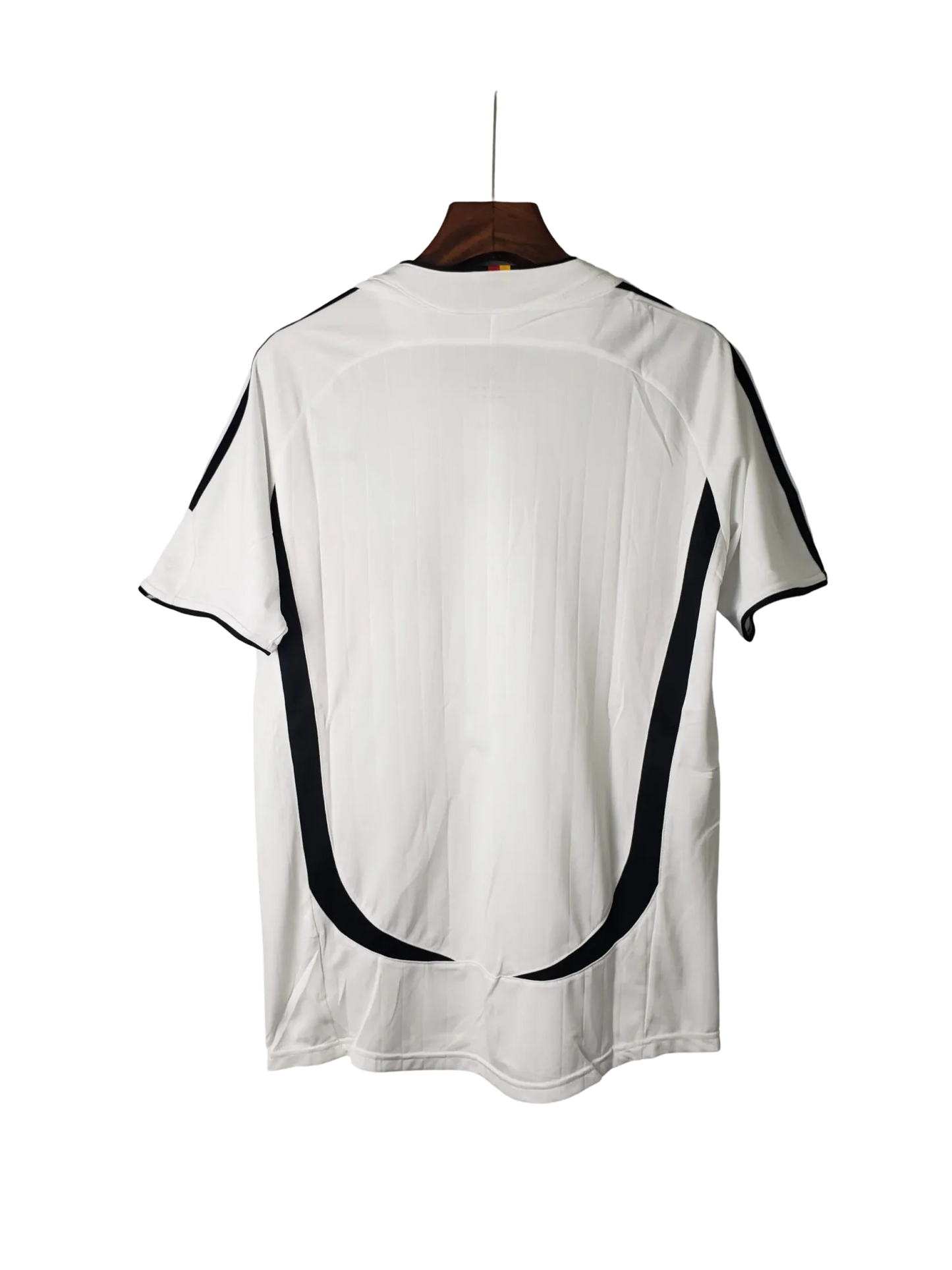 https://cdn.shopify.com/s/files/1/0826/7228/8075/files/2006-germany-world-cup-retro-kit-990023.webp?v=1741197027