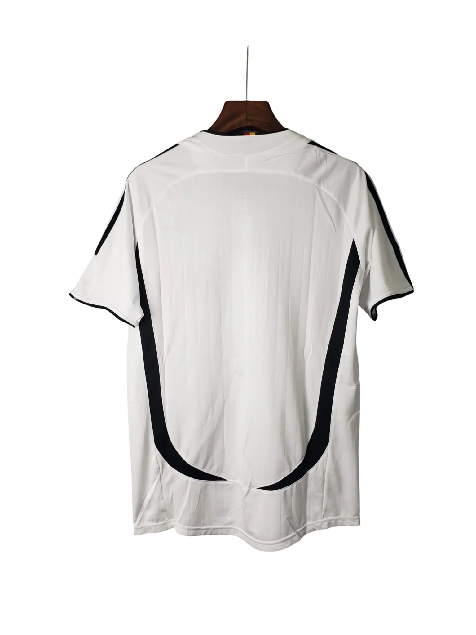 https://cdn.shopify.com/s/files/1/0826/7228/8075/files/2006-germany-world-cup-retro-kit-990023.webp?v=1741197027