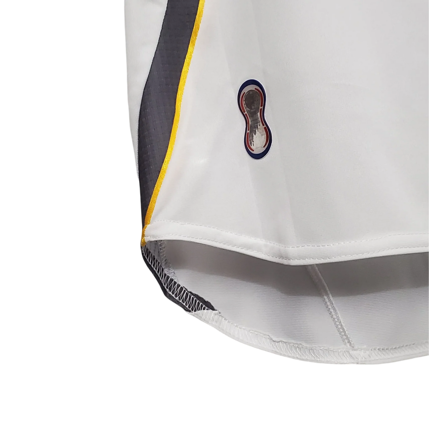 https://cdn.shopify.com/s/files/1/0826/7228/8075/files/2006-japan-away-retro-kit-391134.webp?v=1741197172