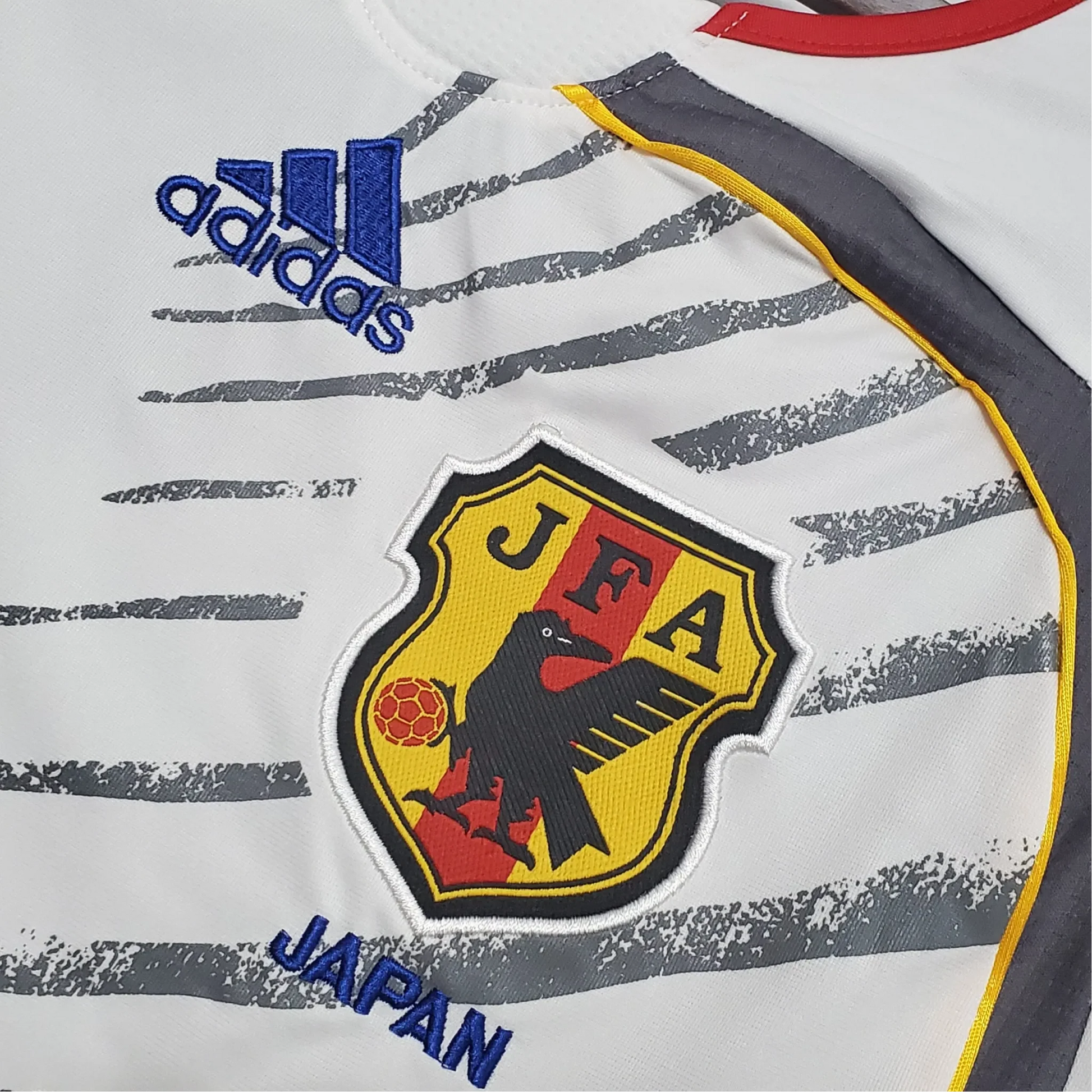 https://cdn.shopify.com/s/files/1/0826/7228/8075/files/2006-japan-away-retro-kit-754161.webp?v=1741197171