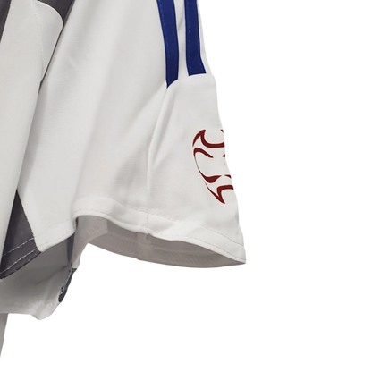 https://cdn.shopify.com/s/files/1/0826/7228/8075/files/2006-japan-away-retro-kit-816181.webp?v=1741197172