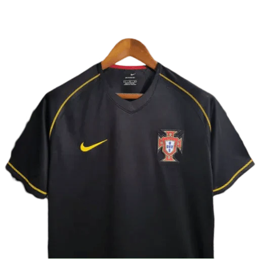https://cdn.shopify.com/s/files/1/0826/7228/8075/files/2006-portugal-away-retro-kit-114589.webp?v=1741197034
