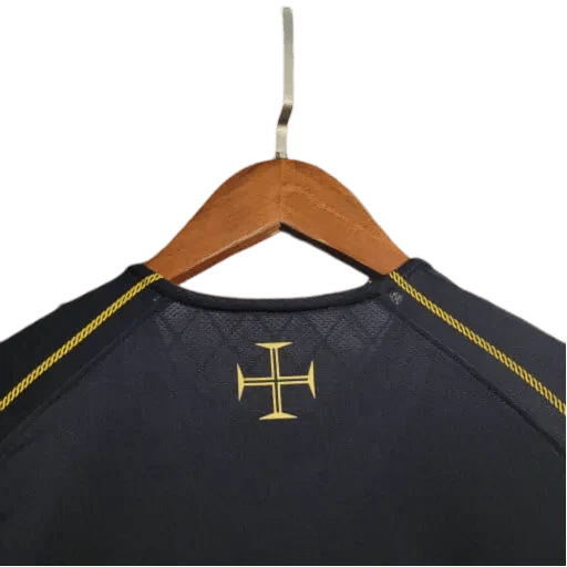 https://cdn.shopify.com/s/files/1/0826/7228/8075/files/2006-portugal-away-retro-kit-531602.webp?v=1741197032