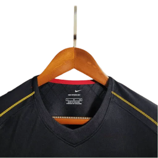 https://cdn.shopify.com/s/files/1/0826/7228/8075/files/2006-portugal-away-retro-kit-642341.webp?v=1741197035