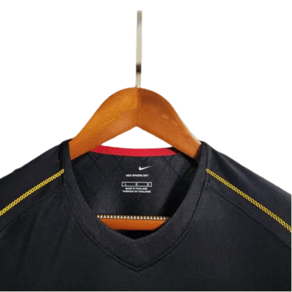 https://cdn.shopify.com/s/files/1/0826/7228/8075/files/2006-portugal-away-retro-kit-642341.webp?v=1741197035