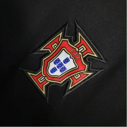https://cdn.shopify.com/s/files/1/0826/7228/8075/files/2006-portugal-away-retro-kit-671440.webp?v=1741197034