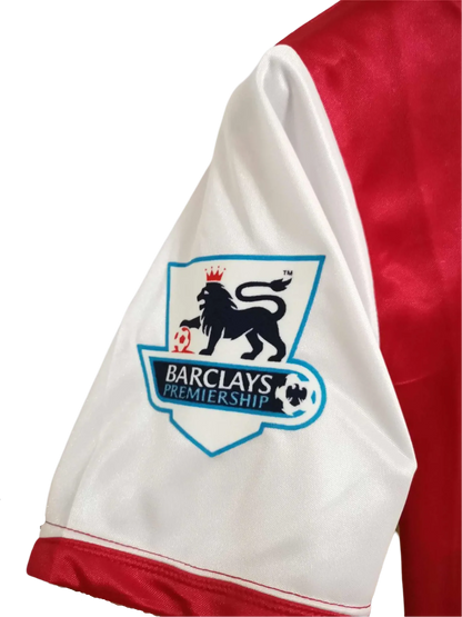 https://cdn.shopify.com/s/files/1/0826/7228/8075/files/20062007-arsenal-fly-emirates-home-retro-kit-classickits433-343644.webp?v=1741198351