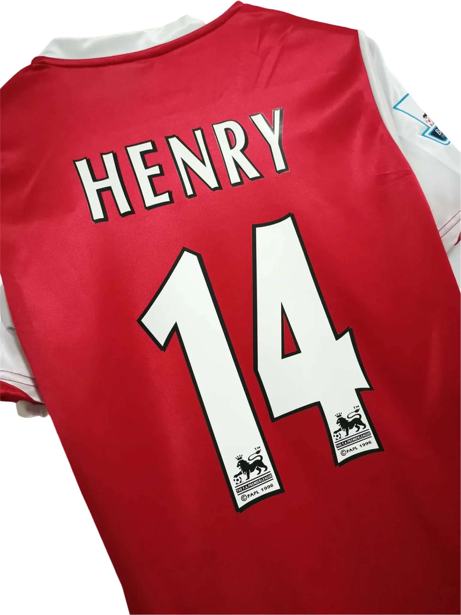 https://cdn.shopify.com/s/files/1/0826/7228/8075/files/20062007-arsenal-fly-emirates-home-retro-kit-classickits433-769091.webp?v=1741198351