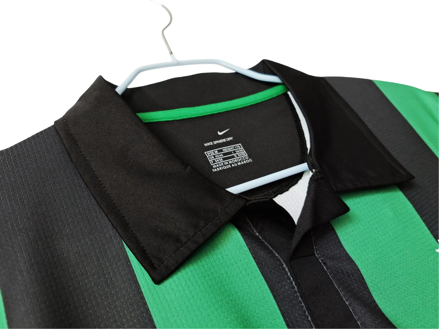 https://cdn.shopify.com/s/files/1/0826/7228/8075/files/20062007-glasgow-celtic-carling-away-retro-kit-classickits433-416951.webp?v=1741198302
