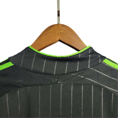 https://cdn.shopify.com/s/files/1/0826/7228/8075/files/20062007-glasgow-celtic-training-retro-kit-classickits433-100488.webp?v=1741198305