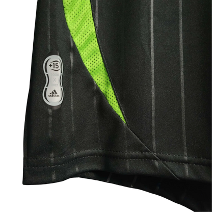 https://cdn.shopify.com/s/files/1/0826/7228/8075/files/20062007-glasgow-celtic-training-retro-kit-classickits433-312352.webp?v=1741198308