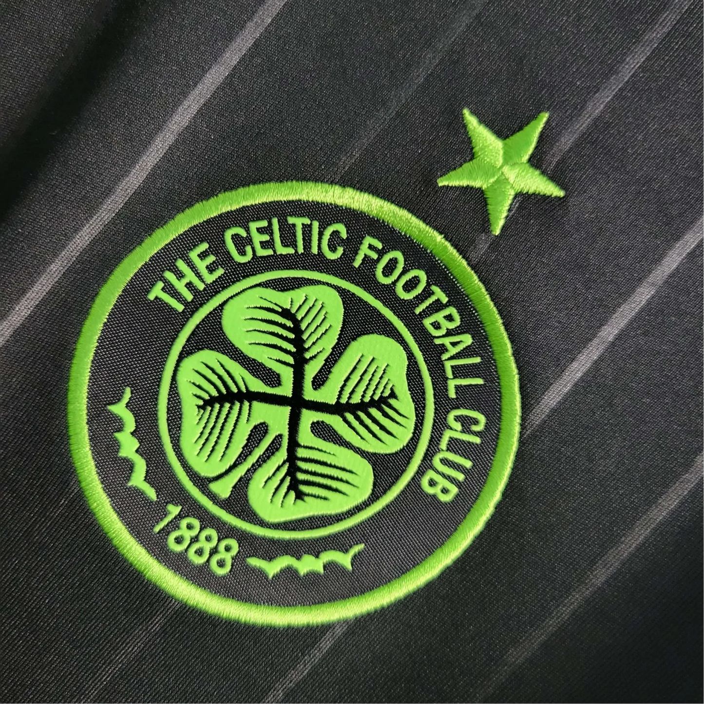 https://cdn.shopify.com/s/files/1/0826/7228/8075/files/20062007-glasgow-celtic-training-retro-kit-classickits433-416043.webp?v=1741198343