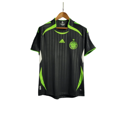 https://cdn.shopify.com/s/files/1/0826/7228/8075/files/20062007-glasgow-celtic-training-retro-kit-classickits433-627735.webp?v=1741198306