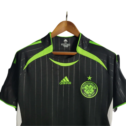 https://cdn.shopify.com/s/files/1/0826/7228/8075/files/20062007-glasgow-celtic-training-retro-kit-classickits433-699140.webp?v=1741198306