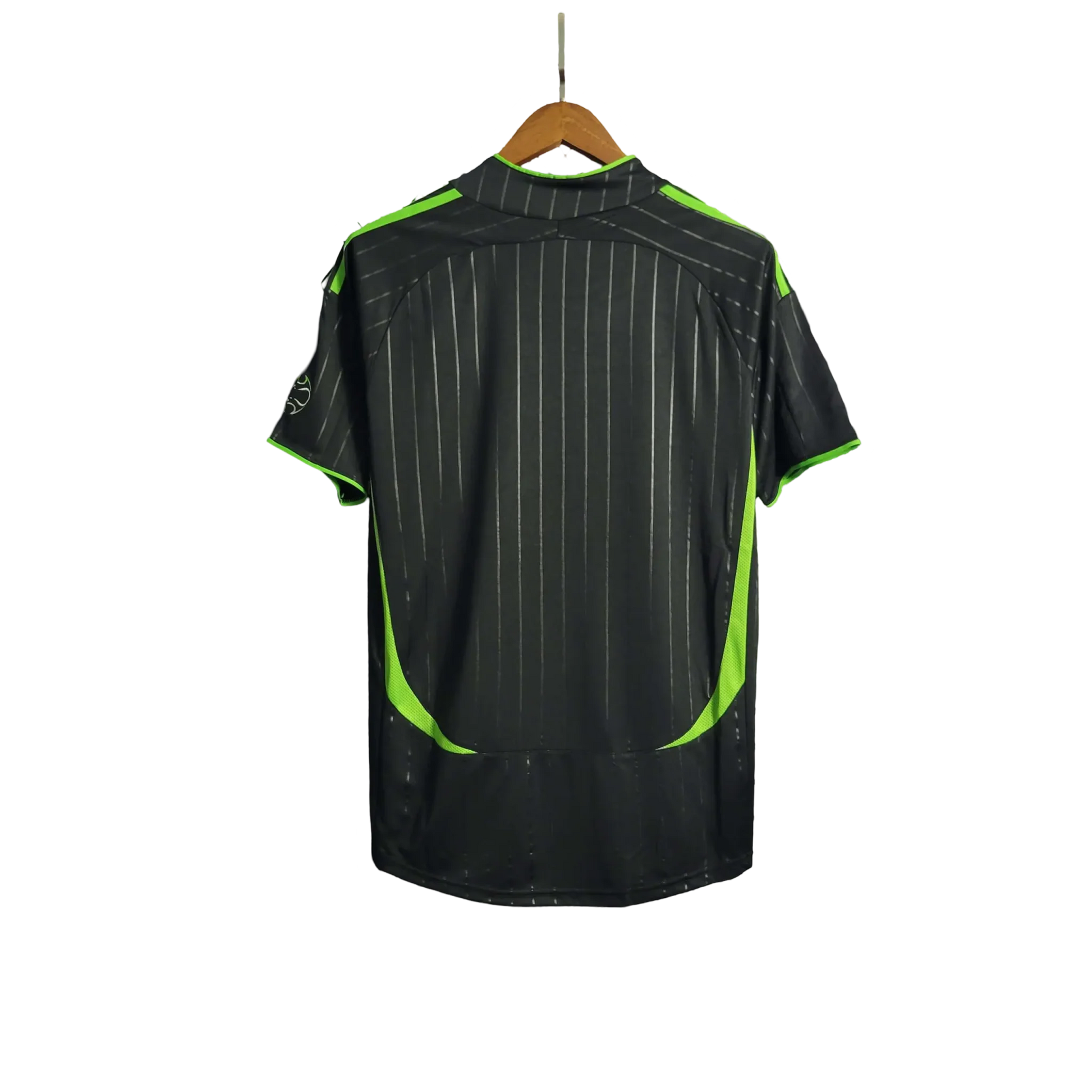 https://cdn.shopify.com/s/files/1/0826/7228/8075/files/20062007-glasgow-celtic-training-retro-kit-classickits433-963972.webp?v=1741198306