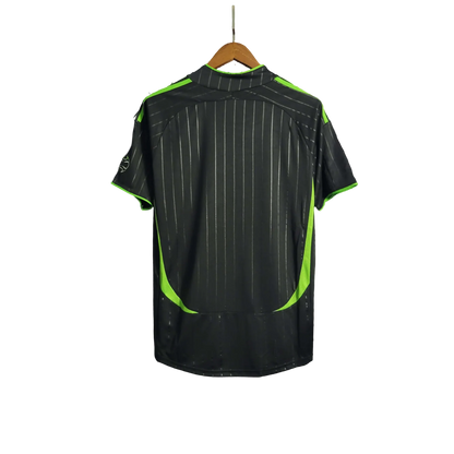 https://cdn.shopify.com/s/files/1/0826/7228/8075/files/20062007-glasgow-celtic-training-retro-kit-classickits433-963972.webp?v=1741198306