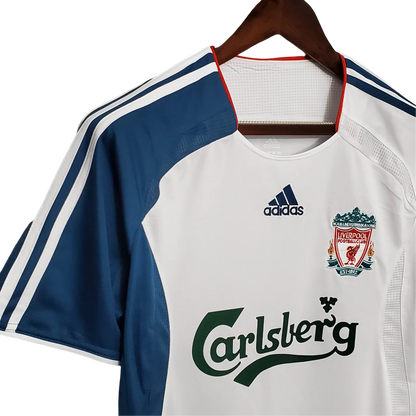 https://cdn.shopify.com/s/files/1/0826/7228/8075/files/20062007-liverpooi-carlsberg-away-retro-kit-classickits433-481938.webp?v=1741198017