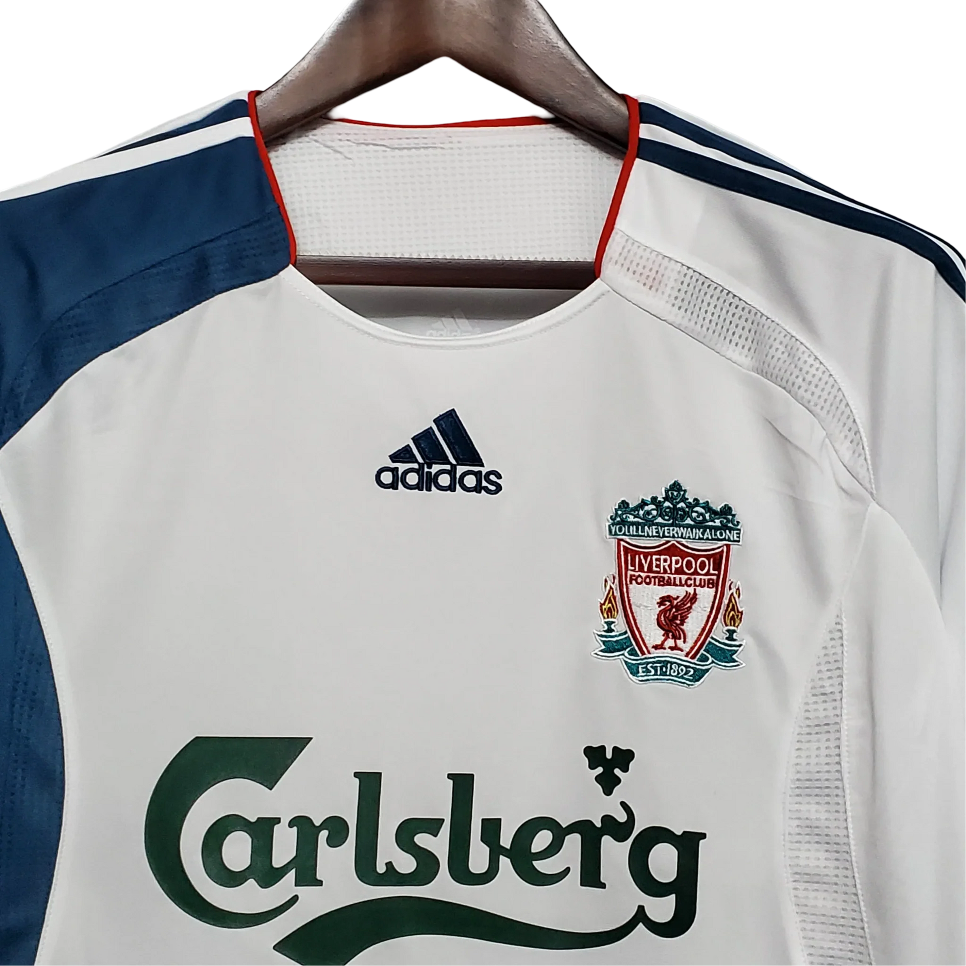 https://cdn.shopify.com/s/files/1/0826/7228/8075/files/20062007-liverpooi-carlsberg-away-retro-kit-classickits433-970787.webp?v=1741198019