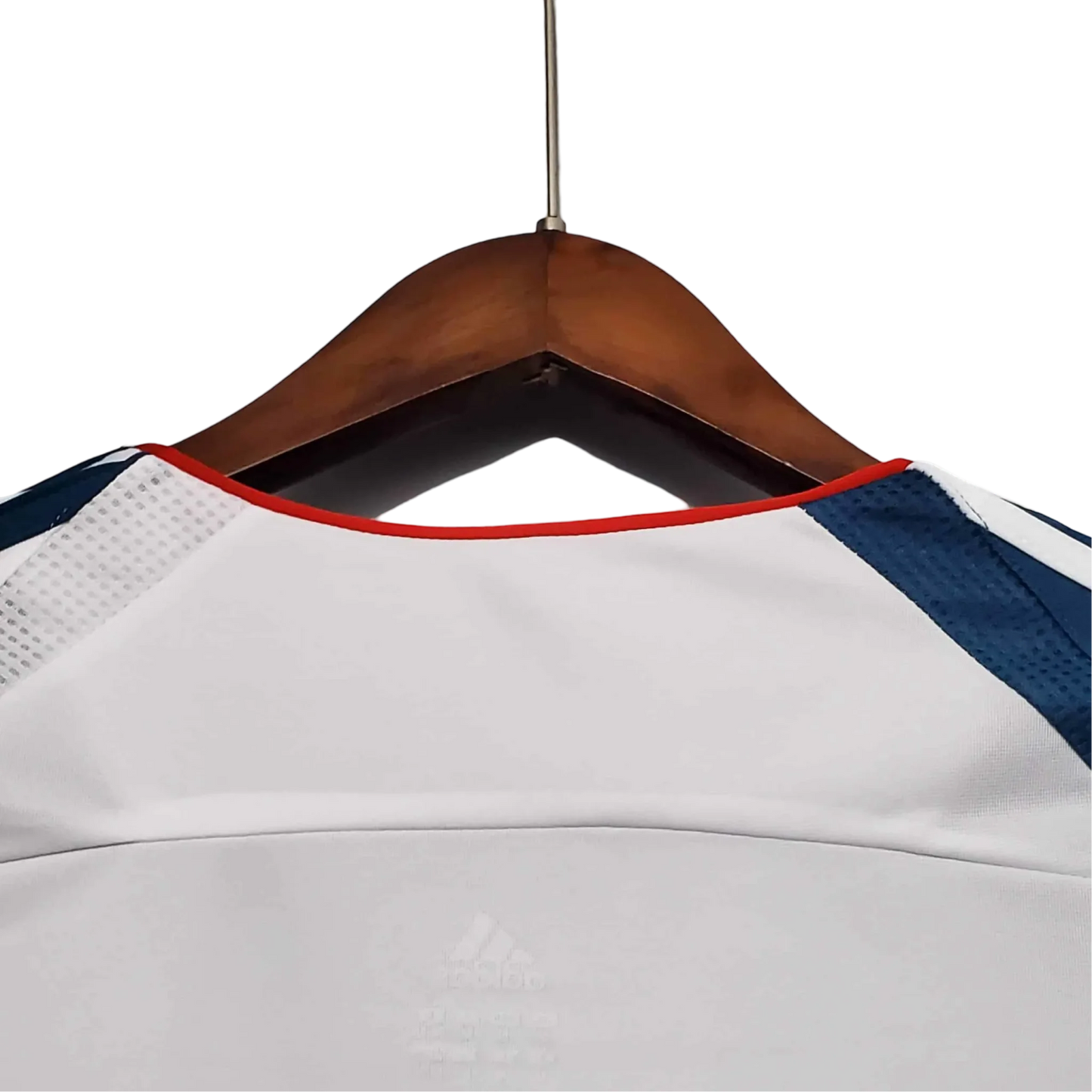 https://cdn.shopify.com/s/files/1/0826/7228/8075/files/20062007-liverpooi-carlsberg-away-retro-kit-long-sleeve-classickits433-139765.webp?v=1741197835
