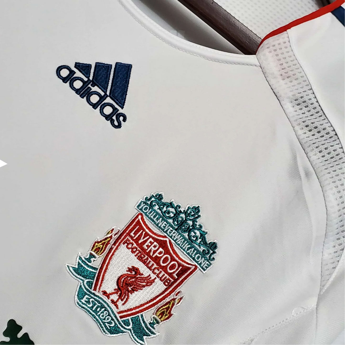 https://cdn.shopify.com/s/files/1/0826/7228/8075/files/20062007-liverpooi-carlsberg-away-retro-kit-long-sleeve-classickits433-642978.webp?v=1741197836