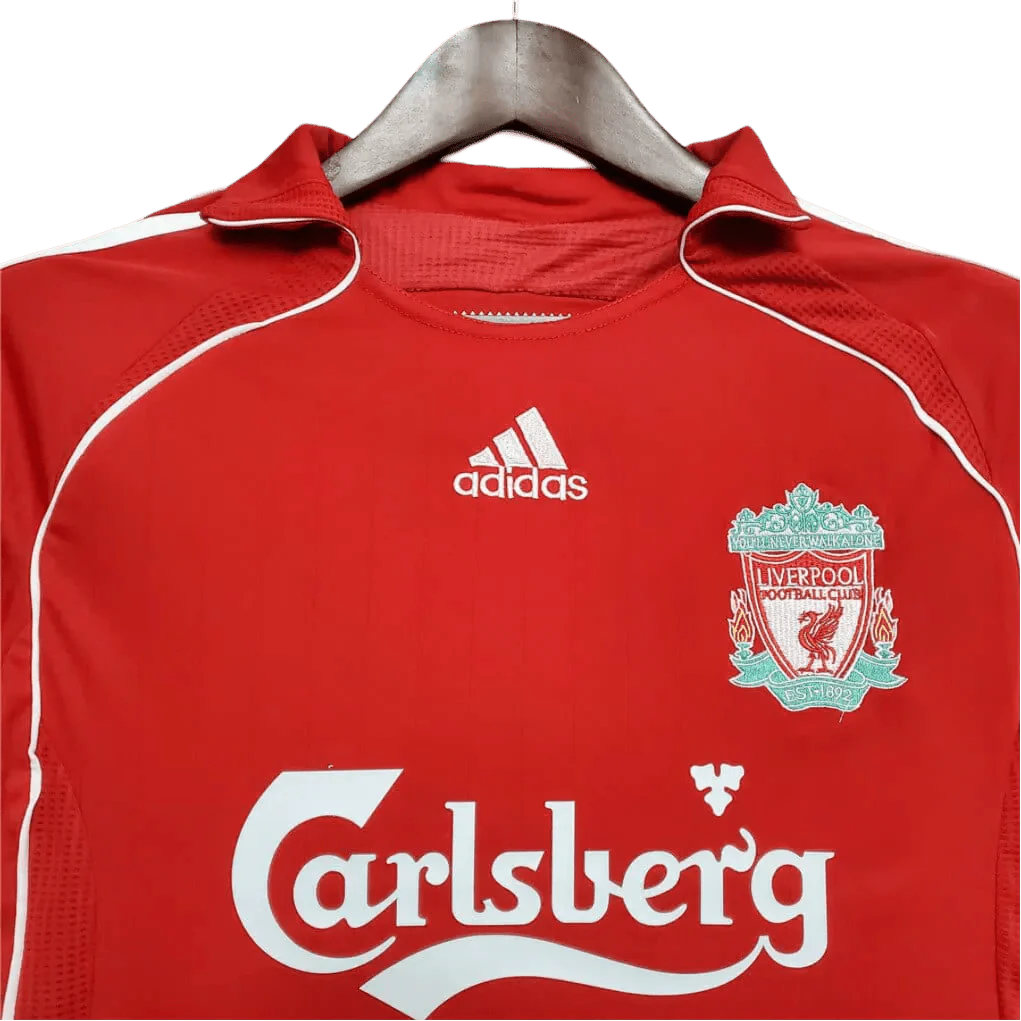 https://cdn.shopify.com/s/files/1/0826/7228/8075/files/20062007-liverpooi-carlsberg-home-retro-kit-classickits433-301910.webp?v=1741197869