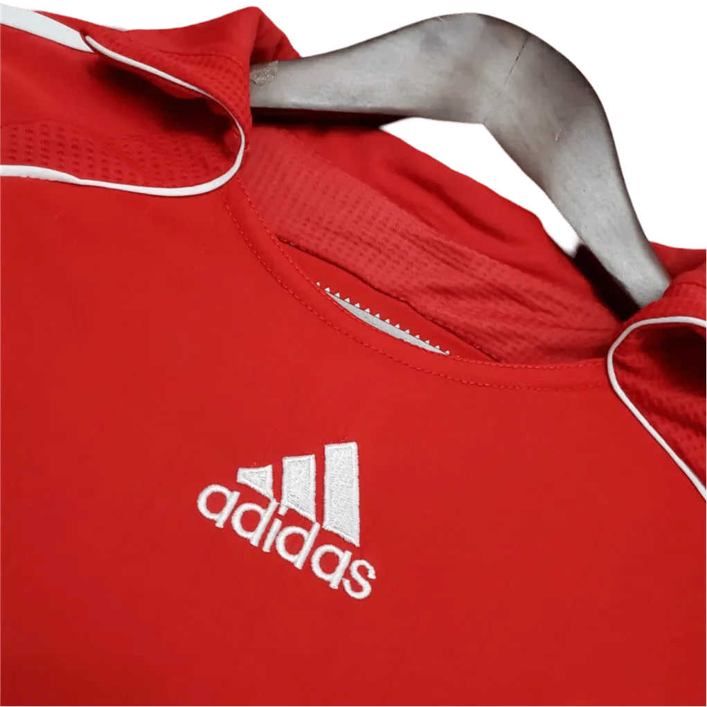 https://cdn.shopify.com/s/files/1/0826/7228/8075/files/20062007-liverpooi-carlsberg-home-retro-kit-classickits433-910037.webp?v=1741197870