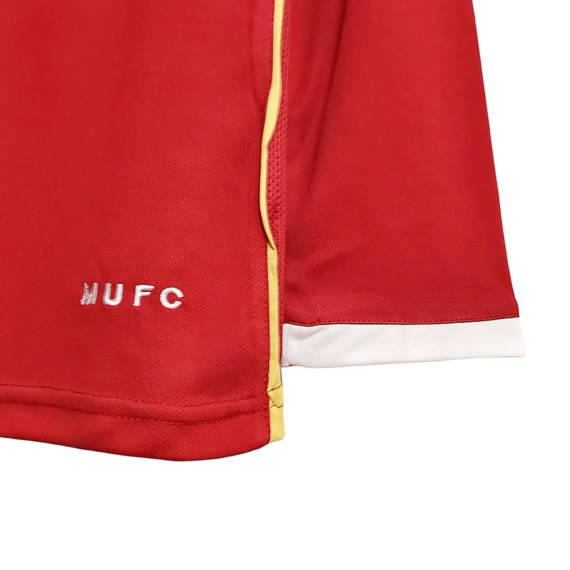 https://cdn.shopify.com/s/files/1/0826/7228/8075/files/20062007-manchester-united-aig-home-retro-kit-long-sleeves-classickits433-573277.webp?v=1741197675