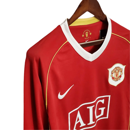 https://cdn.shopify.com/s/files/1/0826/7228/8075/files/20062007-manchester-united-aig-home-retro-kit-long-sleeves-classickits433-607752.webp?v=1741197674