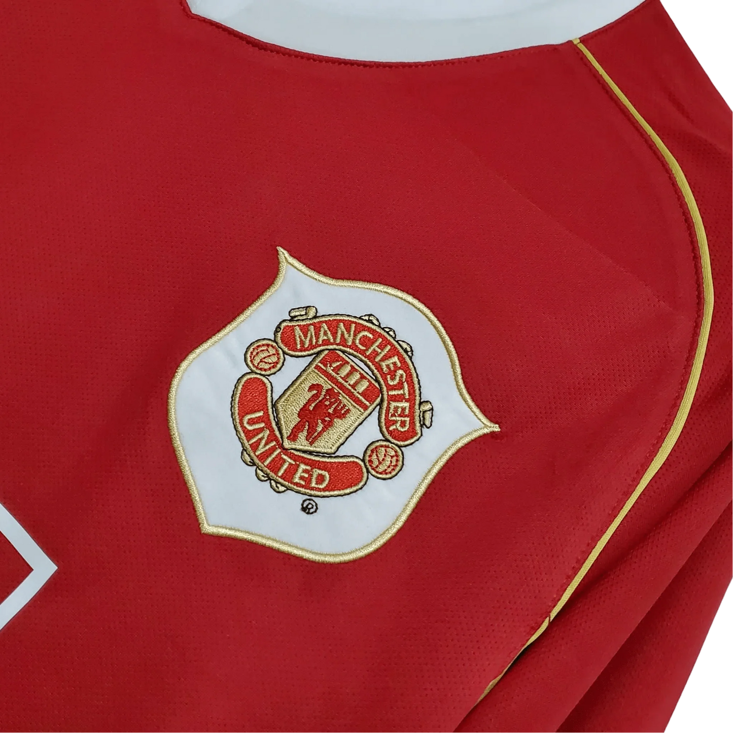 https://cdn.shopify.com/s/files/1/0826/7228/8075/files/20062007-manchester-united-aig-home-retro-kit-long-sleeves-classickits433-659346.webp?v=1741197674