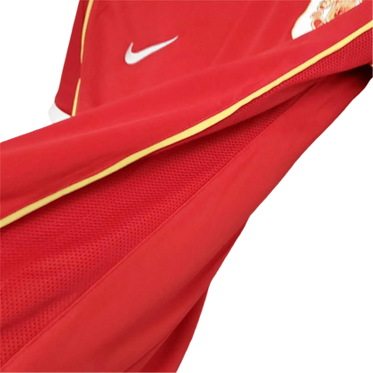 https://cdn.shopify.com/s/files/1/0826/7228/8075/files/20062007-manchester-united-aig-home-retro-kit-short-sleeves-classickits433-192756.webp?v=1741197748