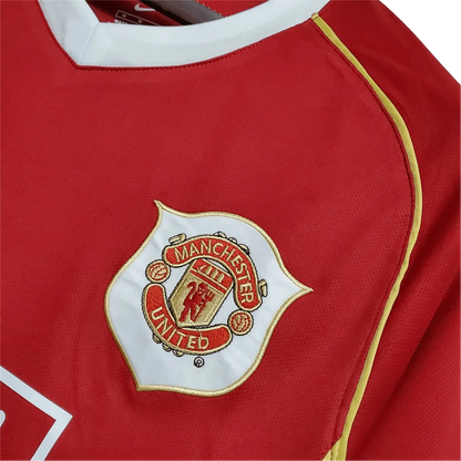https://cdn.shopify.com/s/files/1/0826/7228/8075/files/20062007-manchester-united-aig-home-retro-kit-short-sleeves-classickits433-325229.webp?v=1741197750