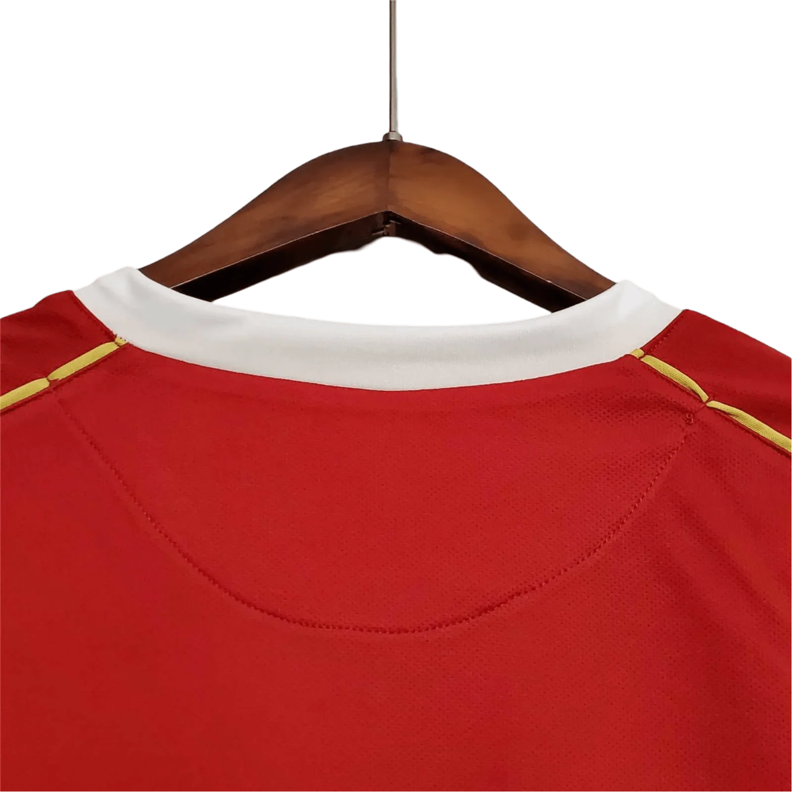 https://cdn.shopify.com/s/files/1/0826/7228/8075/files/20062007-manchester-united-aig-home-retro-kit-short-sleeves-classickits433-422584.webp?v=1741197748