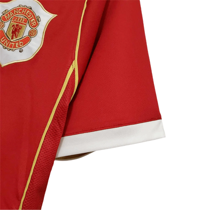 https://cdn.shopify.com/s/files/1/0826/7228/8075/files/20062007-manchester-united-aig-home-retro-kit-short-sleeves-classickits433-435168.webp?v=1741197750