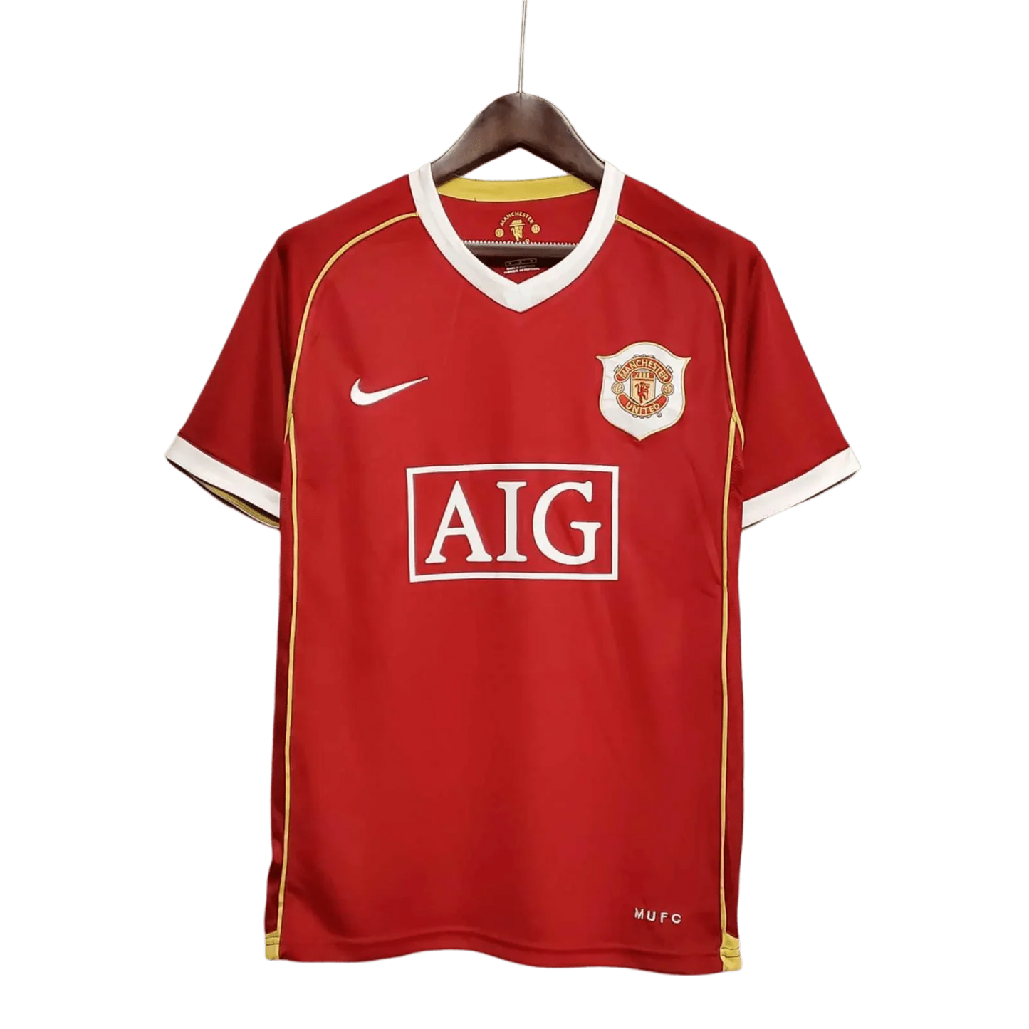 https://cdn.shopify.com/s/files/1/0826/7228/8075/files/20062007-manchester-united-aig-home-retro-kit-short-sleeves-classickits433-776540.webp?v=1741197750